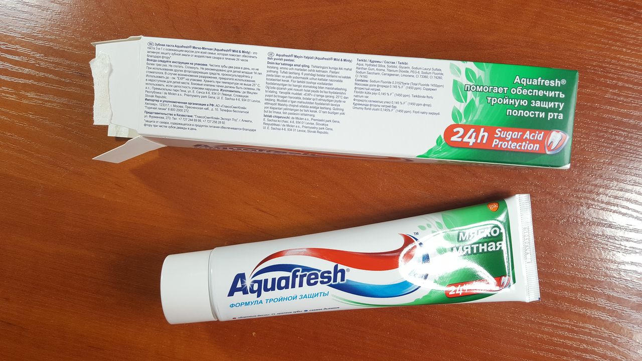 Упаковка и тюбик зубной пасты Аквафреш